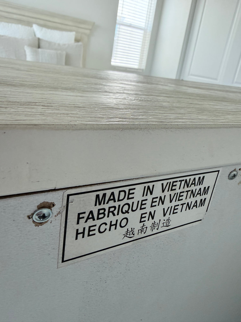 Distressed Light Wood 8-Drawer Dresser – Farmhouse / Coastal Style