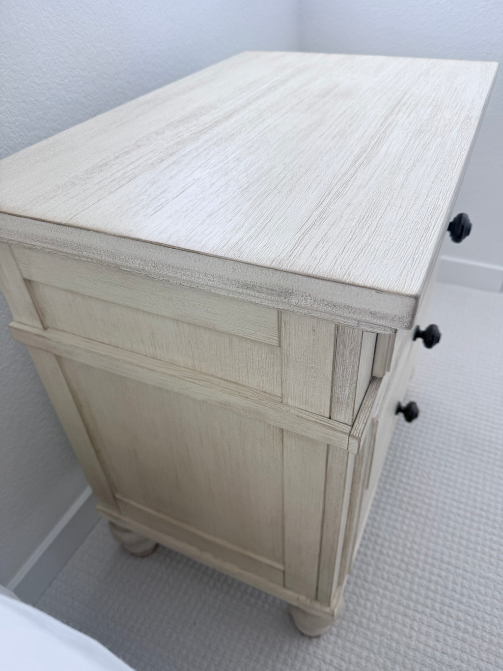 Distressed Light Wood 3-Drawer Nightstand – Farmhouse / Coastal