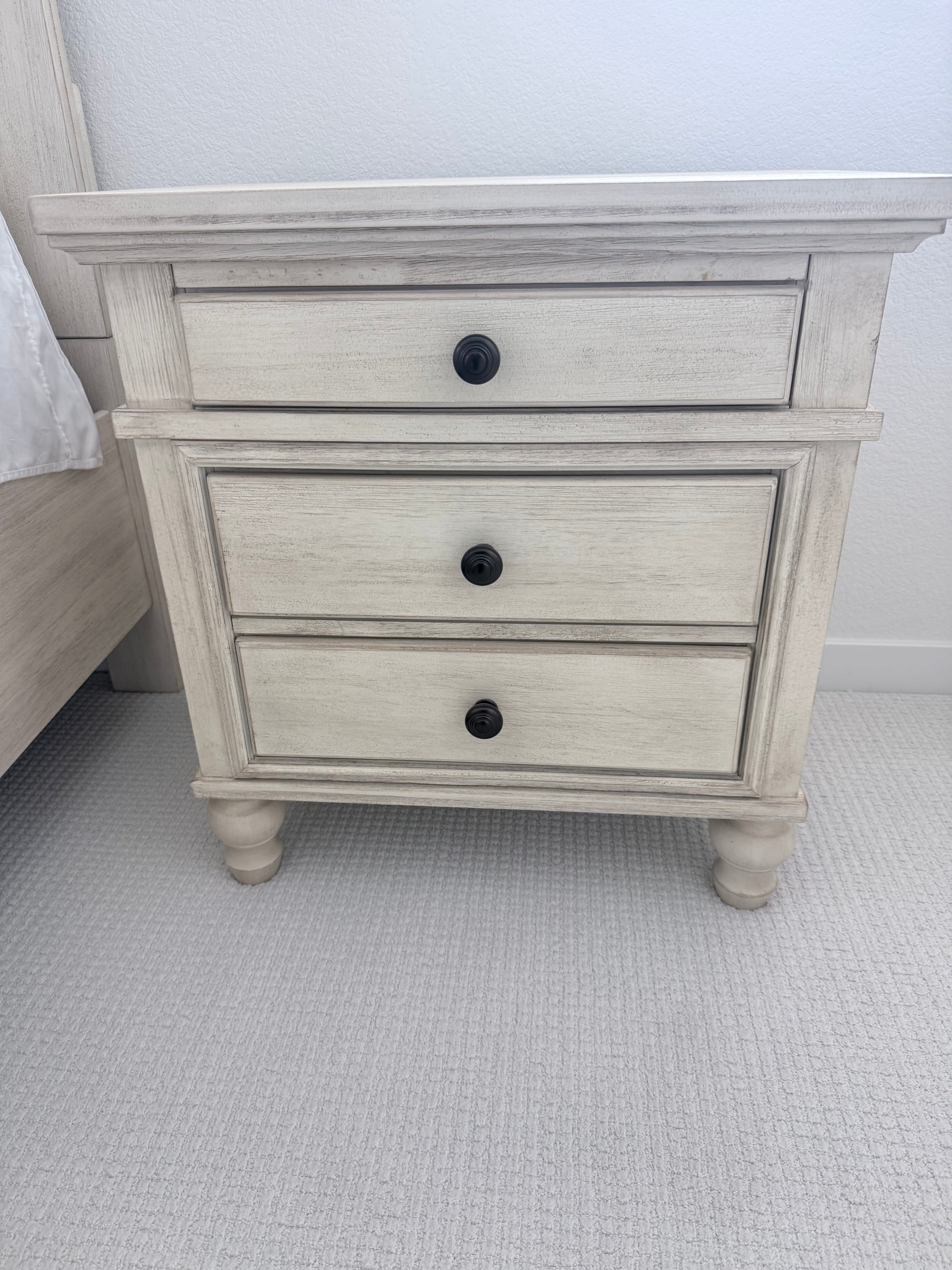 Distressed Light Wood 3-Drawer Nightstand – Farmhouse / Coastal