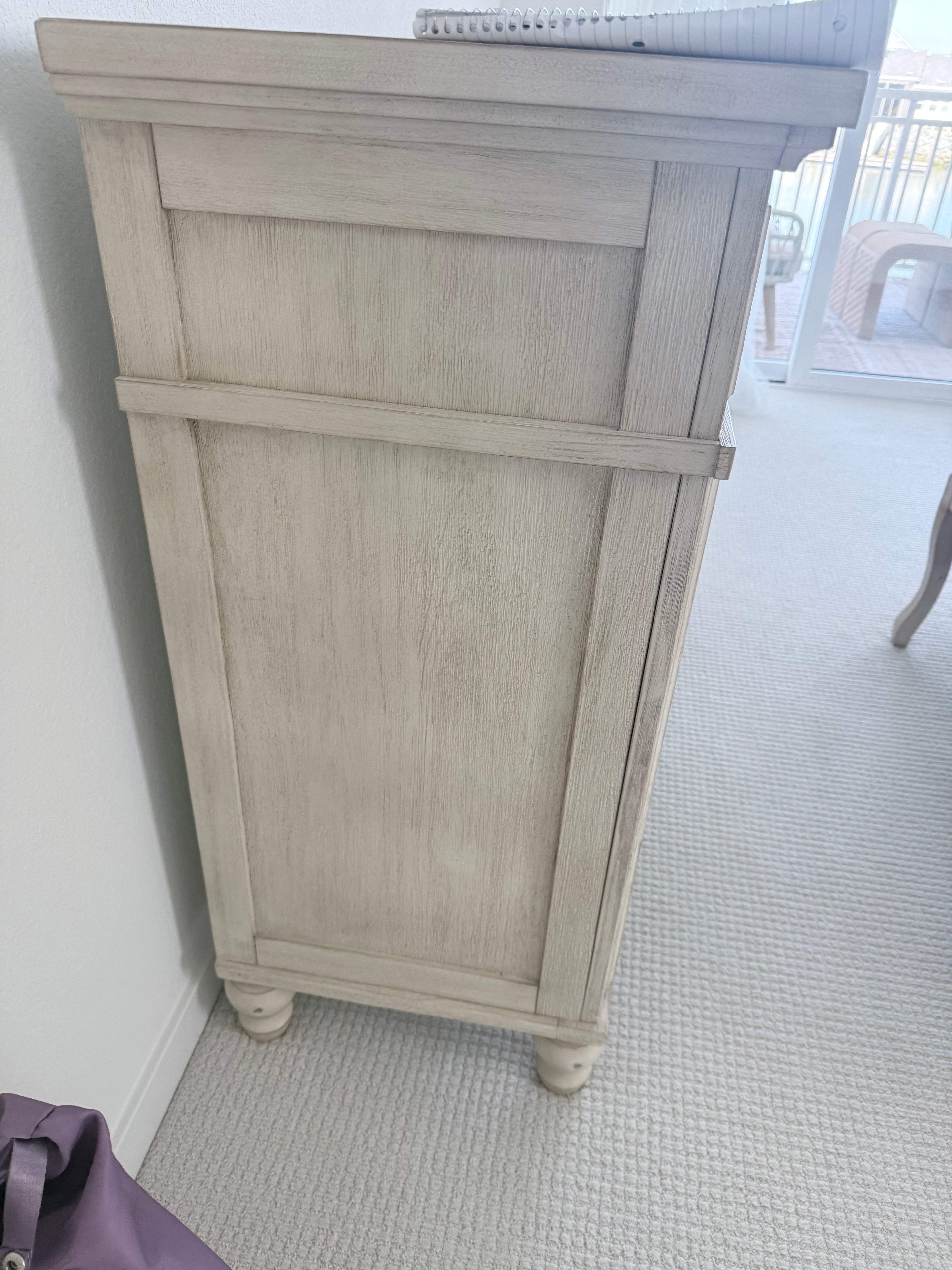 Distressed Light Wood 8-Drawer Dresser – Farmhouse / Coastal Style
