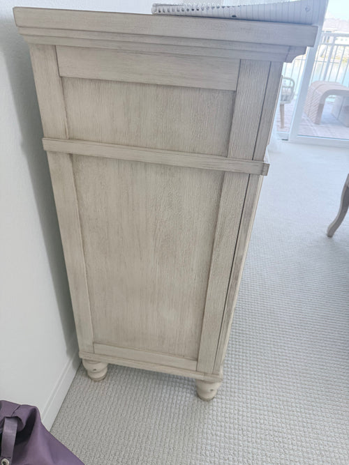 Distressed Light Wood 8-Drawer Dresser – Farmhouse / Coastal Style
