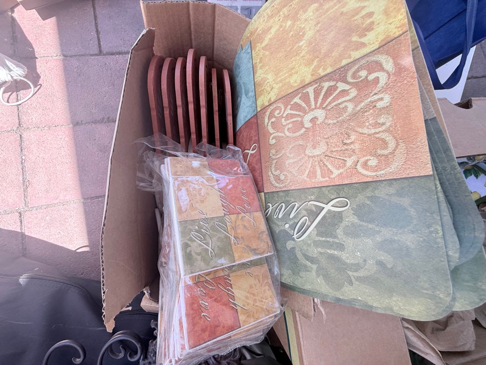 Live Laugh Love Placemats Box